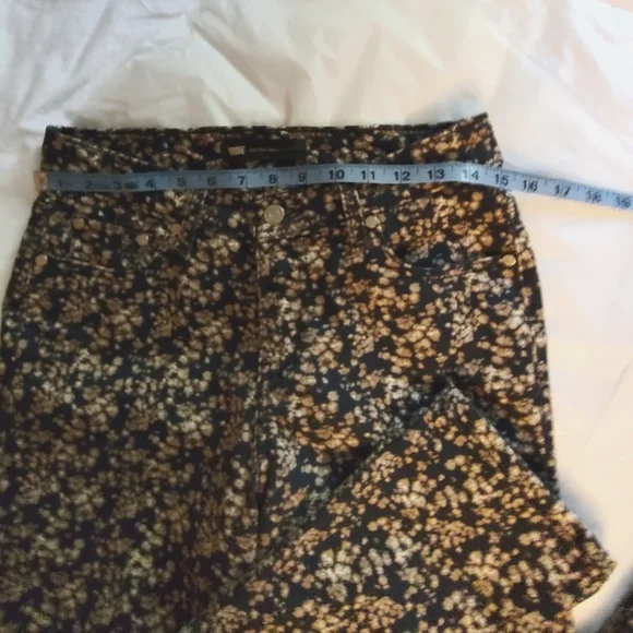 Levi's flower print skinny jeans. New. Size 6. - Picture 5 of 16